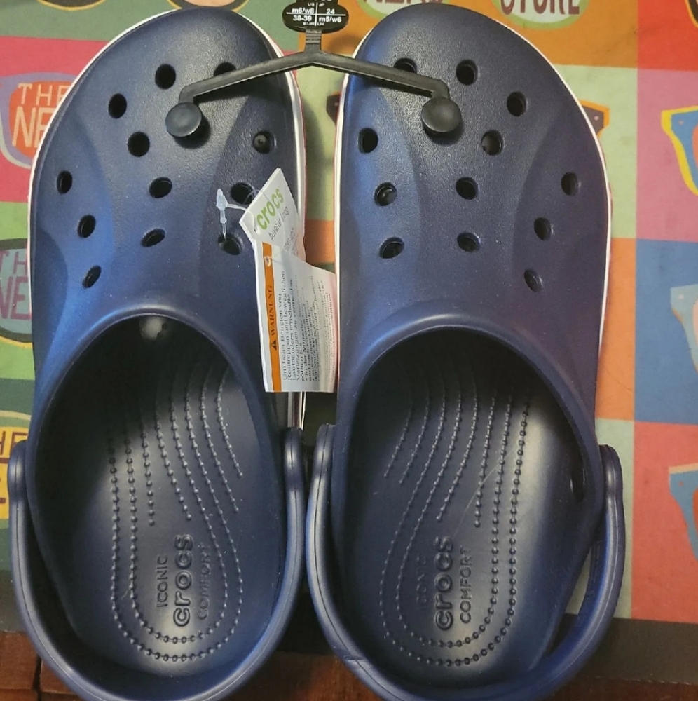 W8 crocs